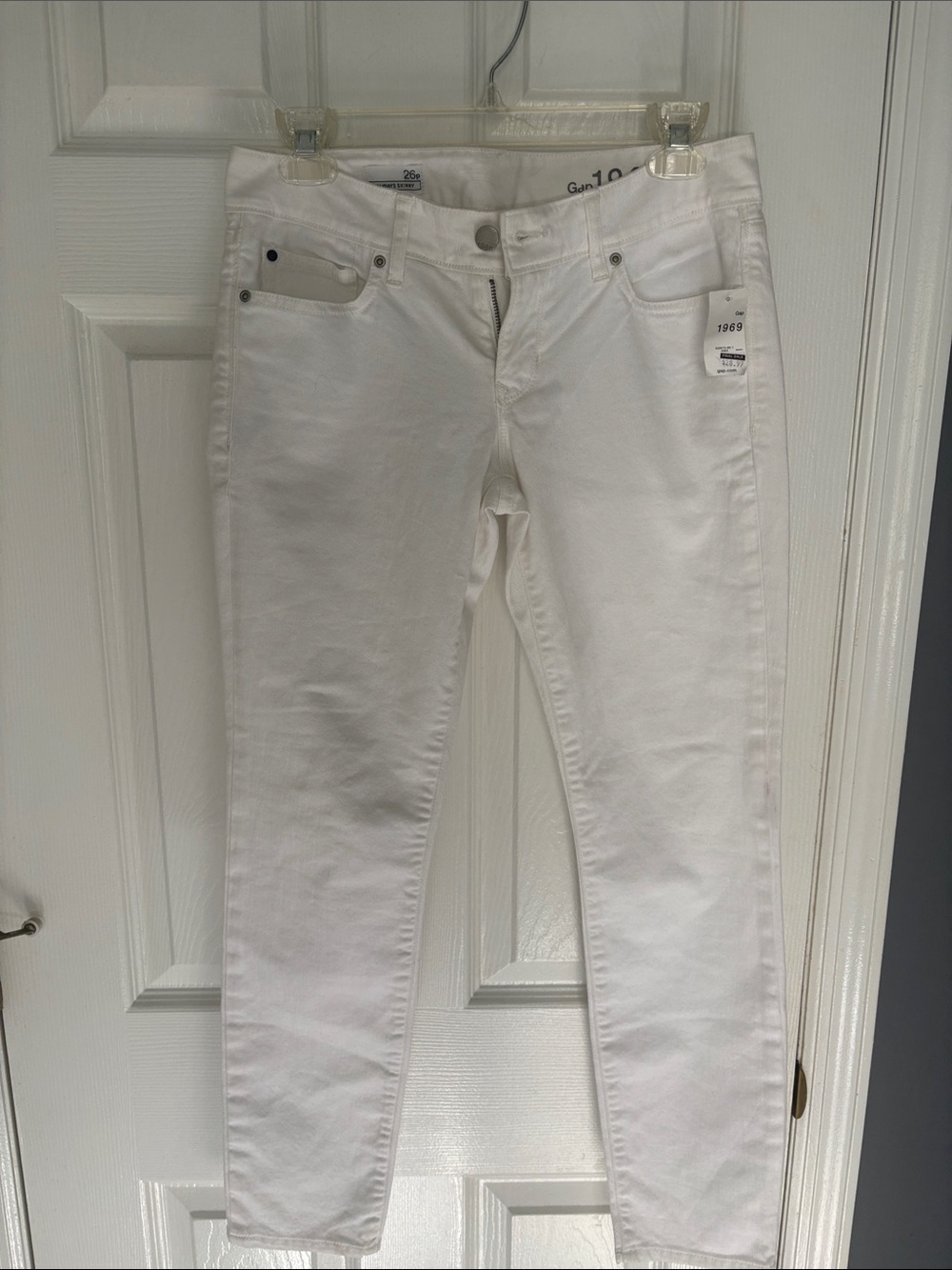 GAP White Women's Skinny Jeans - Clean Classic Style